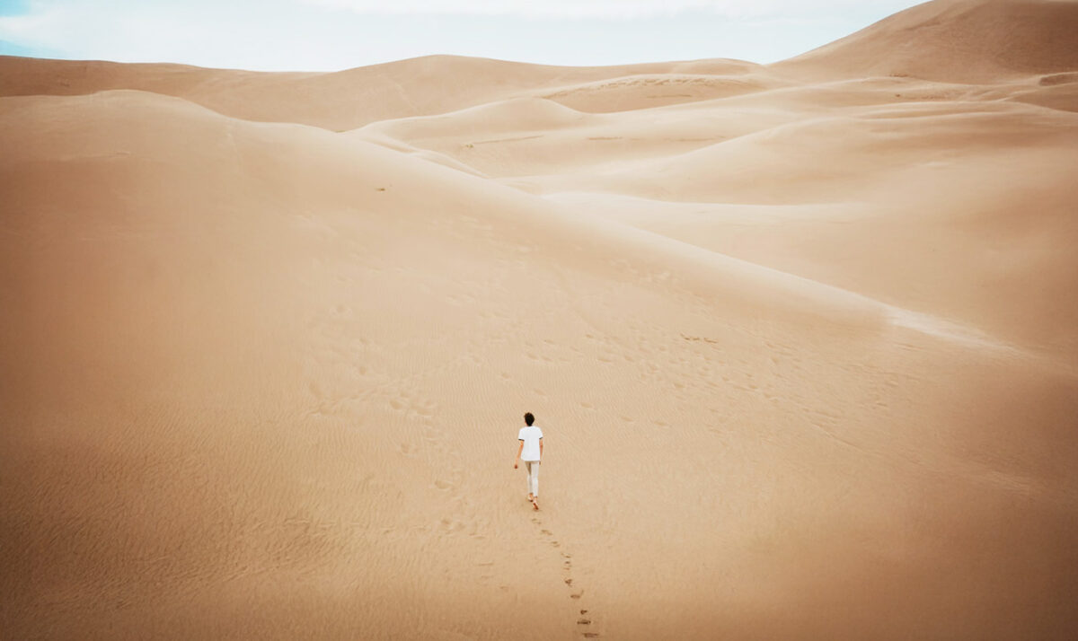 Person in der Wüste